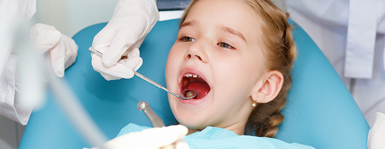 Bagaimana dan Mengapa Dokter Gigi Memperbaiki Lubang Pada Anak-anak – Part 2