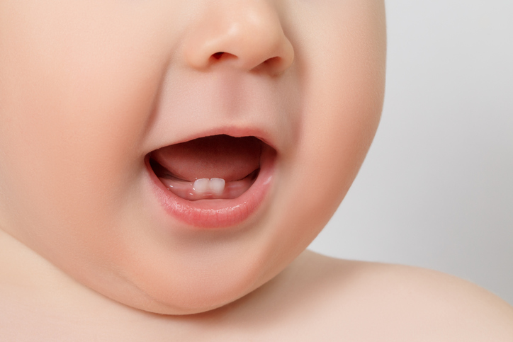 Menyusui, Botol Bayi dan Praktik Lainnya yang Krusial untuk Kesehatan Gigi Bayi
